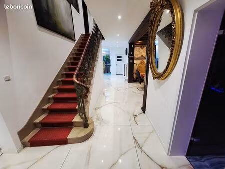 propriété d’exception avec étang privé et domaine de 7 300 m² – 450 m² aux portes de sarre