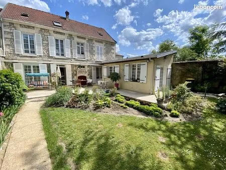 maison 8 pièces 151 m²