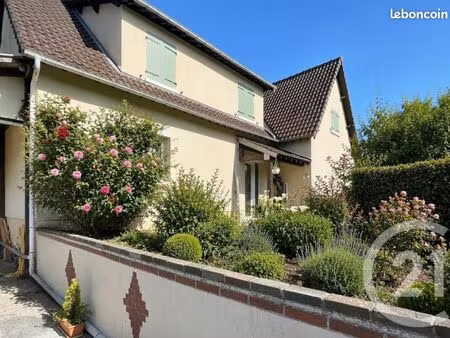 maison 8 pièces 182 m²