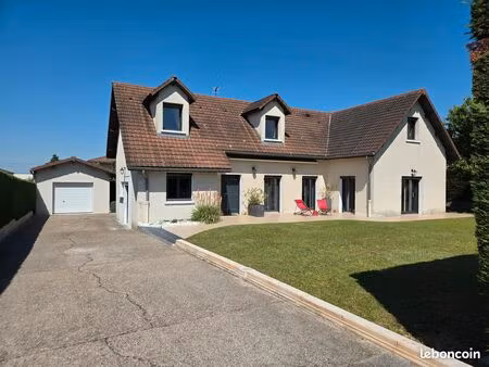 maison . 5 pièces . 160m²