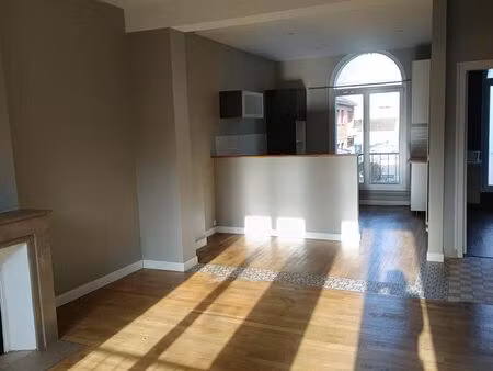 bel appartement lumineux avec parking