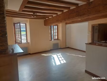 loue appartement face à la mairie