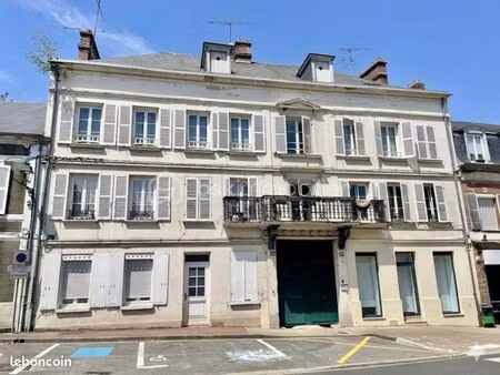 immeuble 16 pièces 556 m²
