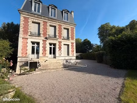 maison de 10 pièces - 274 m²