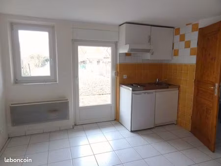 studio une pièce 21 m2 à longeville 450 euros