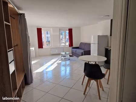 particulier loue studio meublé 30 m²