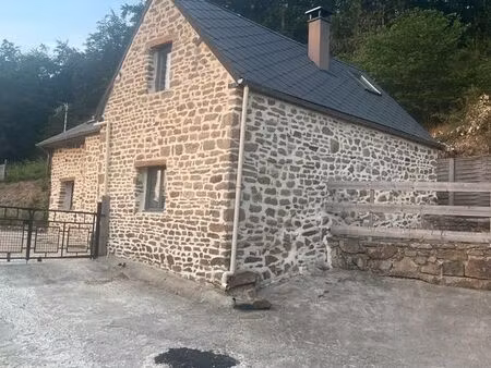 maison dans cadre verdoyant
