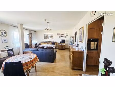 agreable f2 proche centre et gare acces pmr