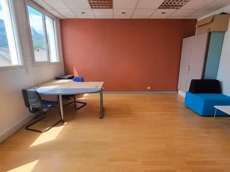 location bureau spacieux et lumineux - 27m²