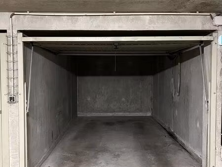 box fermé à louer - île de nantes - crapa - transports en commun