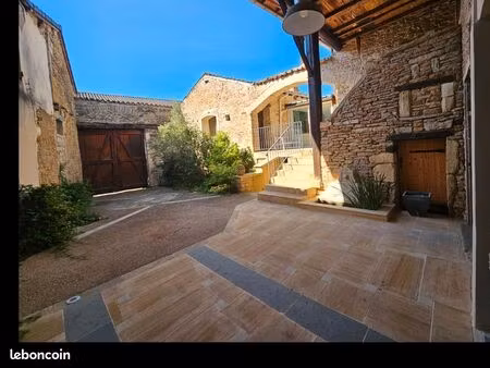 rare à la roche vineuse- maison de village 149m²  double garage  dépendances  grange 80m²