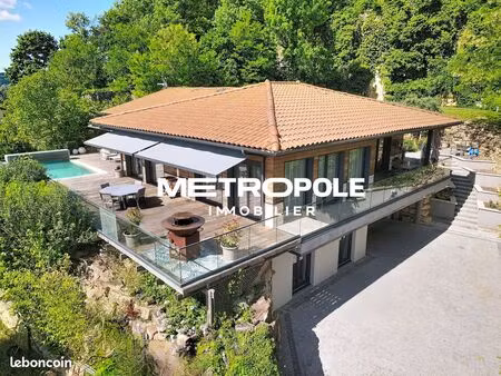 maison 6 pièces 268 m²