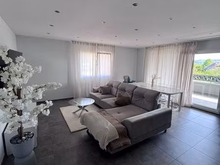 je loue ce bel appartement de 116m2 avec terrasse fermée