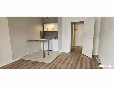 beau studio 30m² avec balcon