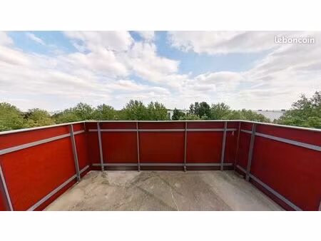 location d'un beau f3 rénové avec un grand balcon rue st exupéry secteur wehneck saint-avo
