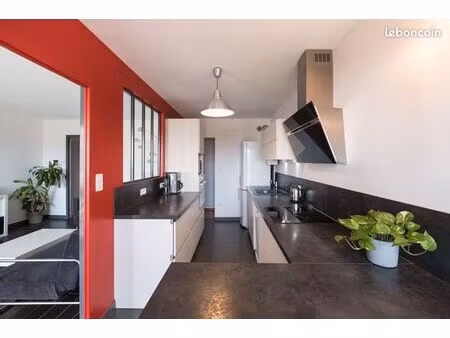chambre meublée dans t4 de 81m2 avec balcon