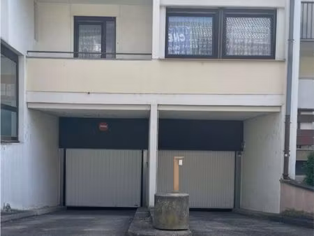 garage / box fermé en résidence