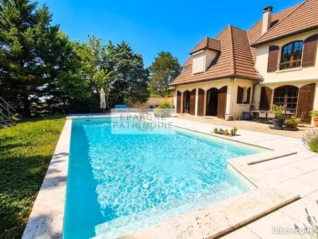 maison 9 pièces 203 m²