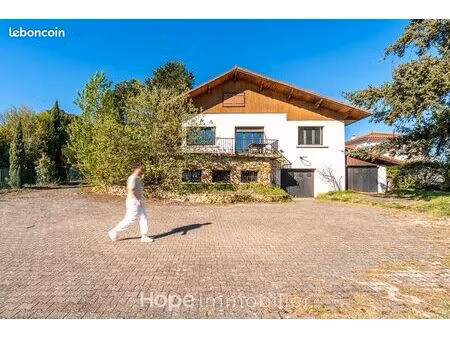 maison 6 pièces 218 m²