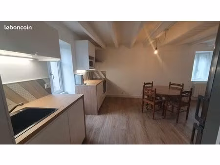 champtoceaux centre - charmante maison 3 pièces / 2 chambres  de 60 m2 refaite à neuf