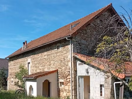 grande maison de caractère en pierre