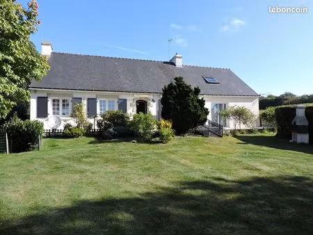 maison proche lac guerledan