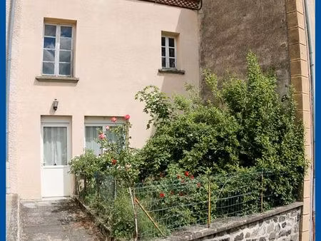 mison avec cour  grange et dépendance