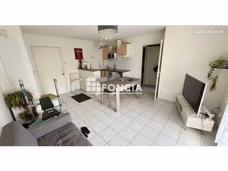 t2 en rez de jardin avec terrasse et parking vendu libre d ocupation