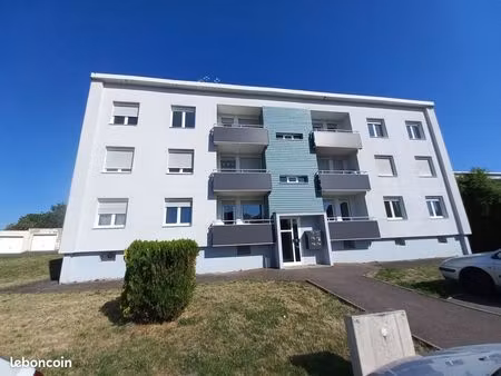 location d'un beau f4 lumineux avec balcon situé au 1er étage avec chauffage collectif gaz