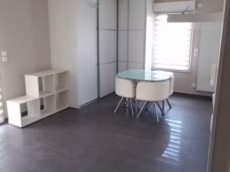 studio avec terrasse  jardin et place de parking