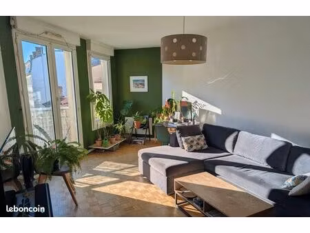 location meublée – lyon 7ᵉ – 50 m² avec terrasse – disponible du 19 juin au 21 août 2026