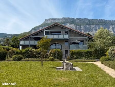 appartement rénové dans ancienne grange avec vue belledonne