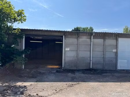 hangar de 180 m²