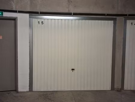 garage box fermé sécurisé