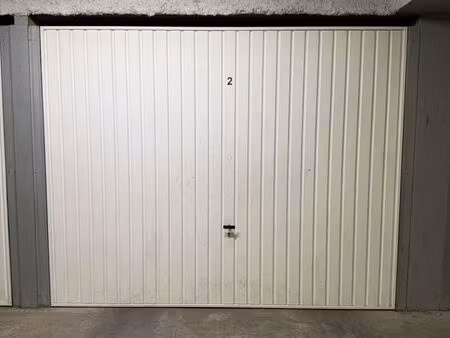 parking/box 14 m² rillieux-la-pape