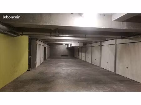 garage box fermé résidence sécurisée