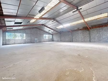 local commercial 600 m² decines