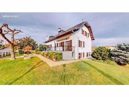 maison 9 pièces 231 m²