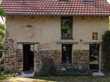 maison rénovée sur 8566m2 de terrain