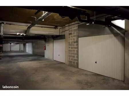 garage box fermé part dieu 14m2