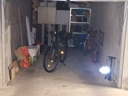box garage fermé sécurisé avec 2 serrures