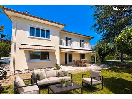 maison 8 pièces 190 m²