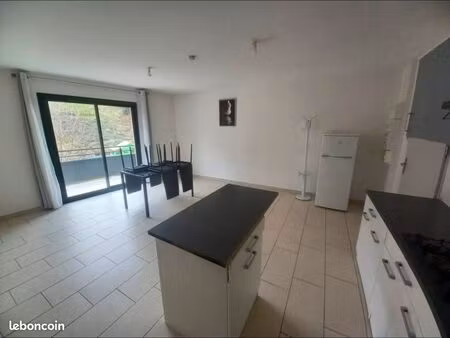 a louer appartement t2 et t4 prestations de qualité chauffage au sol thermostat très bien 