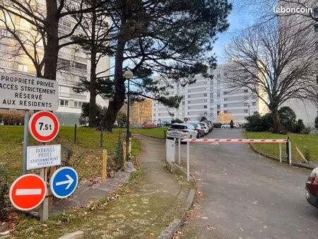 place parking prive au 4 bvd vincent gache