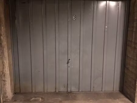 grand garage 14m2 gratte ciel