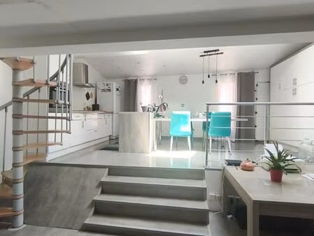 maison de village en pierre apparente-114 m2- beaux volumes et charme. 154000