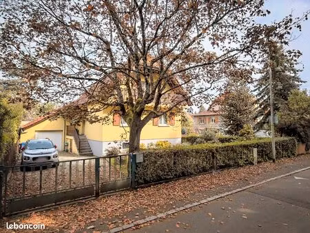 maison rénovée avec terrasse  balcon et jardin – quartier calme