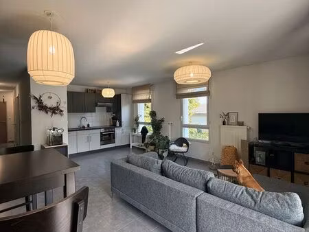 appartement lumineux de 64.5 m² avec balcon  cave  garage et stationnement