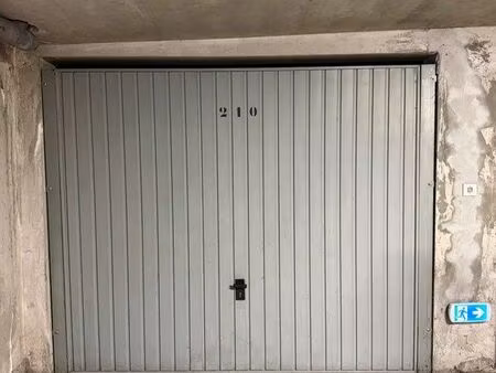 garage dans résidence sécurisée