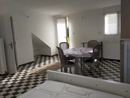 location studio meublé